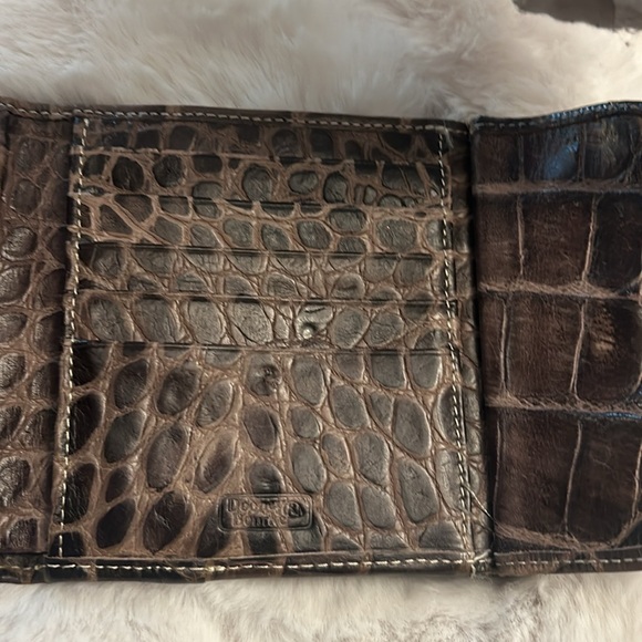 Dooney & Bourke Vintage crocodile leather print large brown bifold wallet - Picture 10 of 16